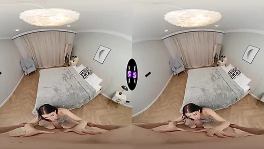 Tatlı kız seks zarlarını kaybediyor ve hepsini bir şampiyon gibi alıyor - teenmegaworld
