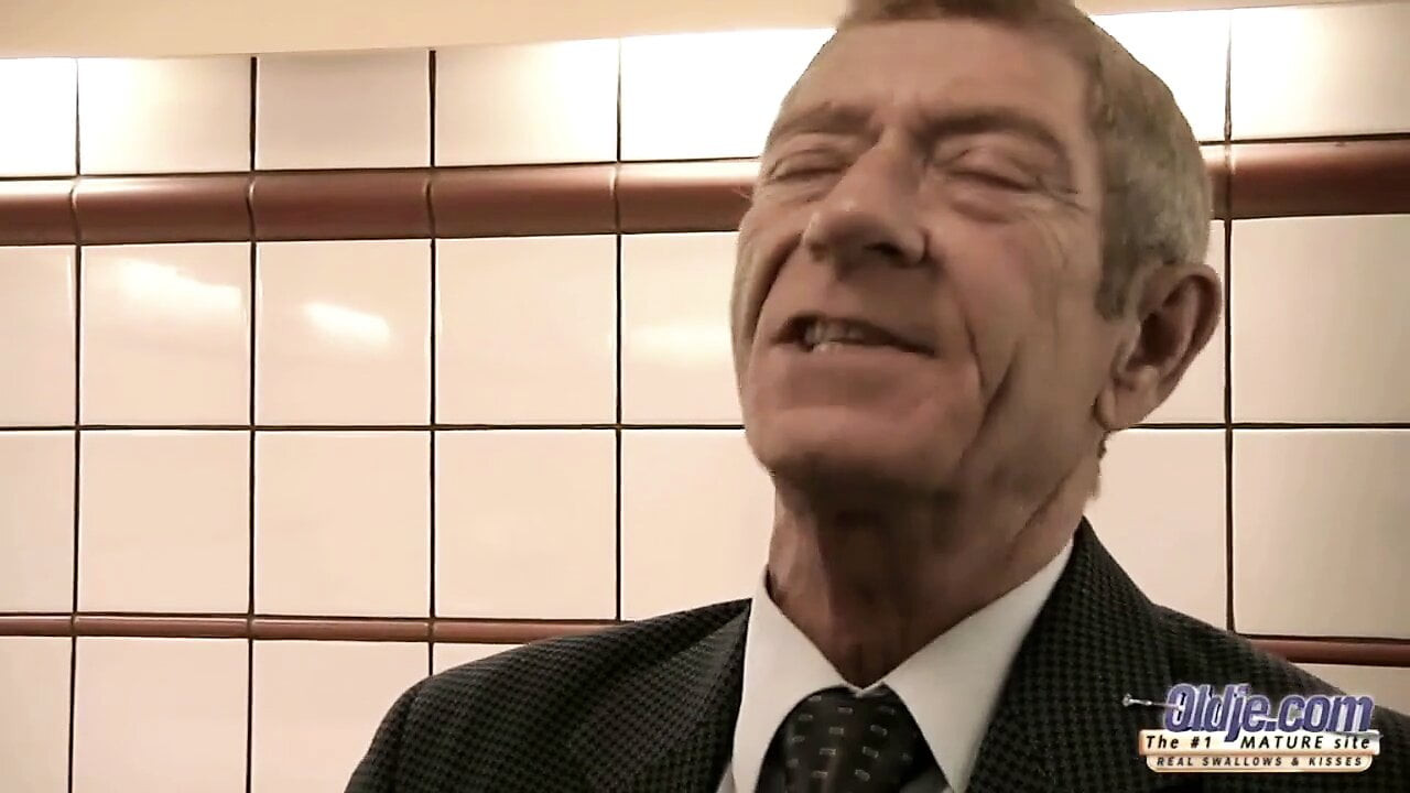 teen kıllı KEDİ fucked tarafından eski adam o losyonları dick