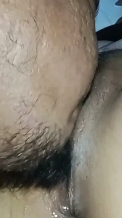 Üvey annenin amını boşalana ve fışkırtana kadar yalıyor, ama sessiz modda. | Klip 2