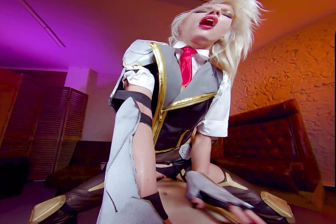 Vrcosplayx avıyla bir kedi gibi, overwatch olarak Zazie Skymm sizinle keyifli bir şekilde oyuncak istiyor