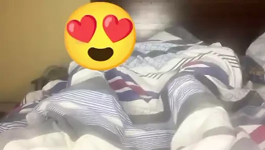 Azgın olduğunda beni sikiyor