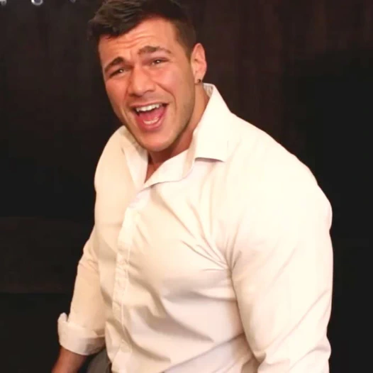 erkek arkadaşını çevrelemek