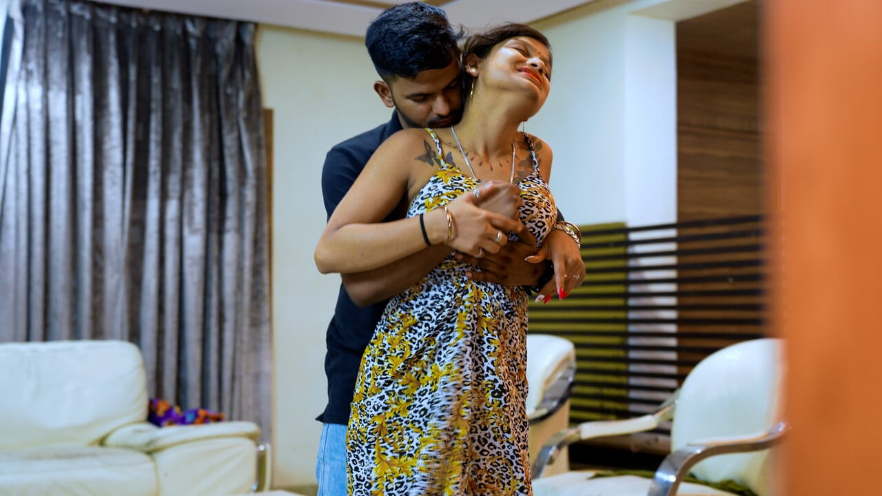 HINTLI PORNO YıLDıZı SUHANA KHAN KOCASıYLA DESI TARZı SEKS YAPıYOR