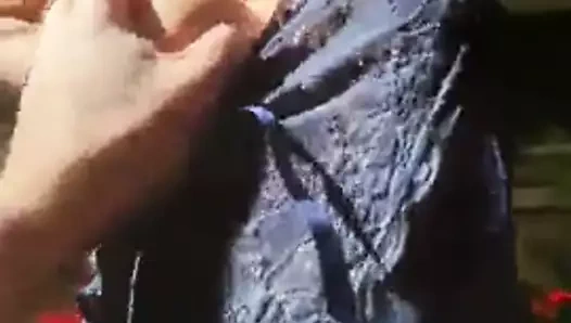 Hintli porno yıldızı Ponaam Pandey erkek arkadaşını emiyor ve sikiyor