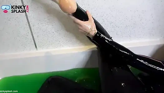 Slijmbad wetsuit aftrekken