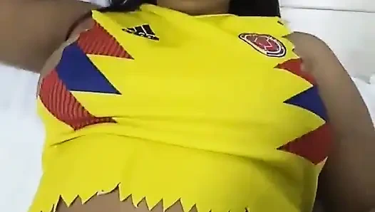 Karım işe gidiyor ve büyük memeli ve götlü komşuyu eve getiriyorum bu Amerika Birleşik Devletleri'nde oldu