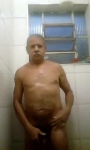 Banyoda Brezilyalı büyükbaba