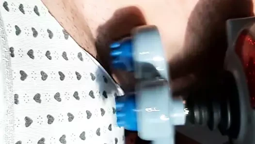 Üç kız arkadaş büyük bir vibratörle ilk orgazmını yaşadı - lezbiyen illüzyon