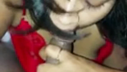 Ateşli hintli kız sert yarak emiyor