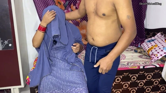 Hintli büyük yarakla sikiliyor