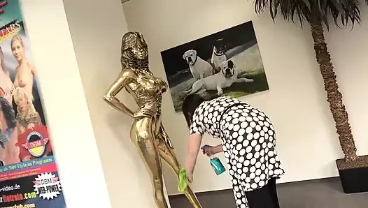 Dövmeli Alman sürtük adamın ve arkadaşının tadını çıkarıyor