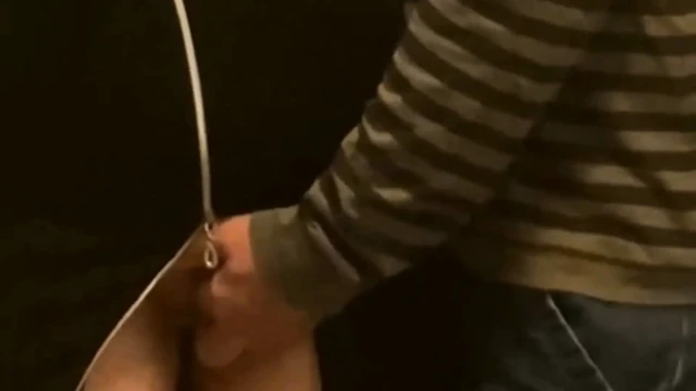 Yabancı yaşlı adam parmağını amına sokuyor