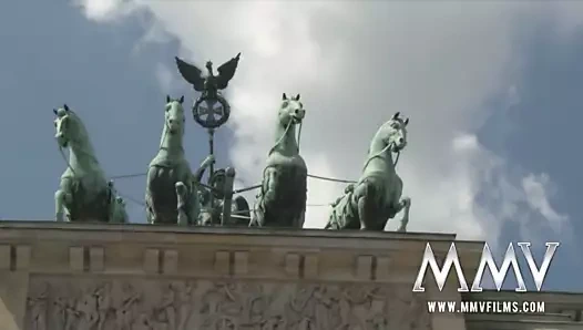 Genç tatlı yanıp sönen ona memeler ve kahrolası