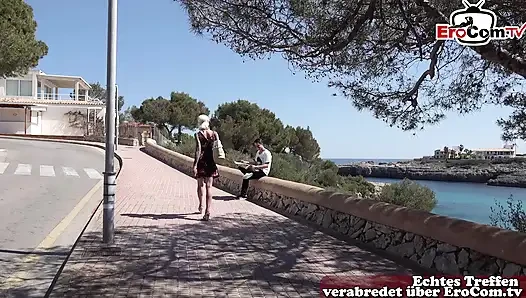 Alman turist Mallorca'da sokakta herkesin içinde sikiliyor