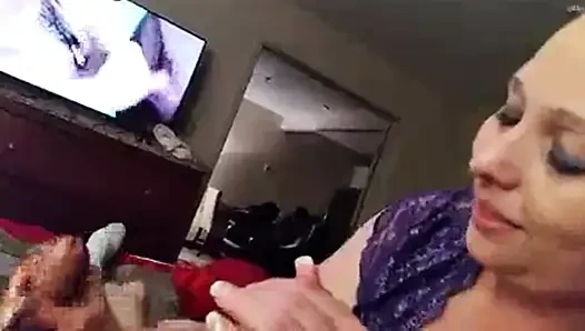 Edepsizce konuşan sürtük evli kadın