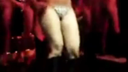 Kristal saray 3 Filipinli dansçı