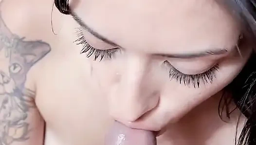 Lezzetli minyon döl yutana kadar tutkuyla sikiliyor!