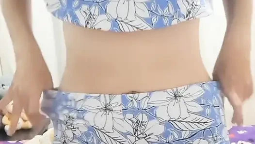 18 yaşındaki üniversiteli kız bahsi kaybediyor ve bana göğüslerini gösteriyor