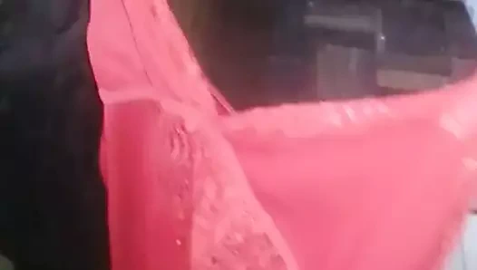 Renata usa essa camisola vermelha meus amigos