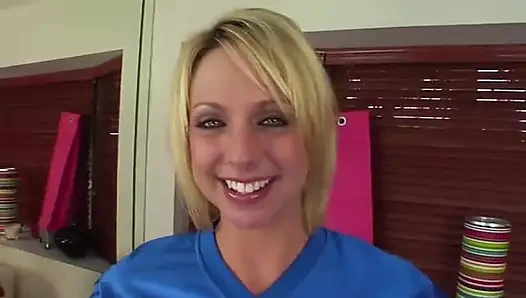 Brianna Beach patlayana kadar genç adamla sikişiyor - sapık orta yaşlı seksi kadınlar ve gençler