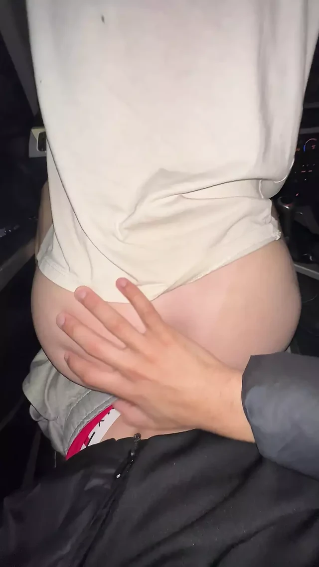 21-летняя студентка скачет на члене