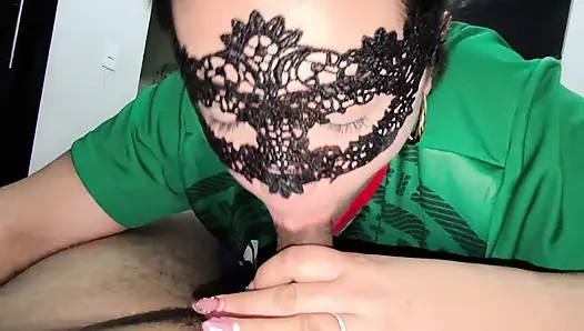 Ateşli götlü Meksikalı komşus un penisini emiyor meksikalı takım gömlek penis emmeyi seviyor