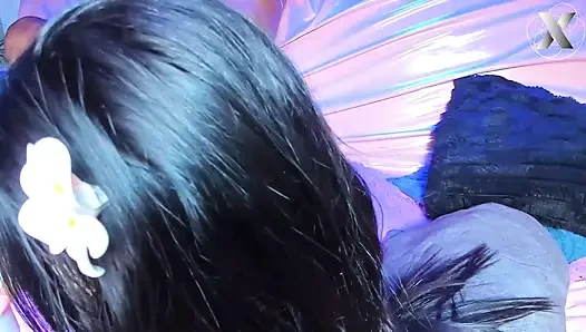 Orgazm olana kadar sevgilimin klitorisine dokunarak birbirlerine mastürbasyon yapıyor