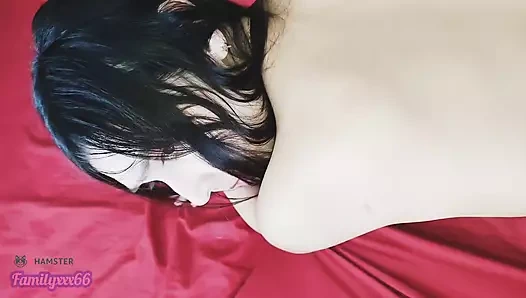 Üvey kızımın kıçı köpek pozisyonunda ve yakın