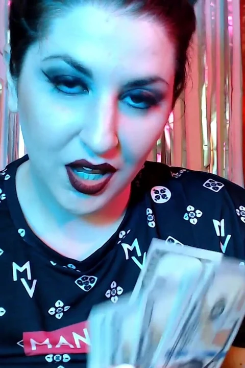 Açgözlü tanrıça findom asmr