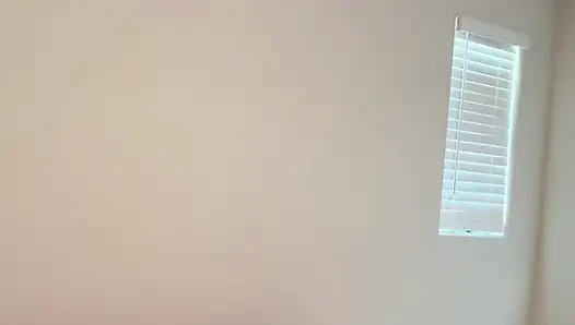 İri güzel kadın amını yediriyor ve sonra kocasının yarağını ağzına alıyor