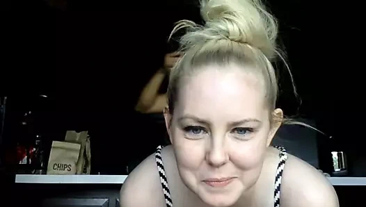 çıplak arkadaş losyonları KEDİ ve gösterir kapalı