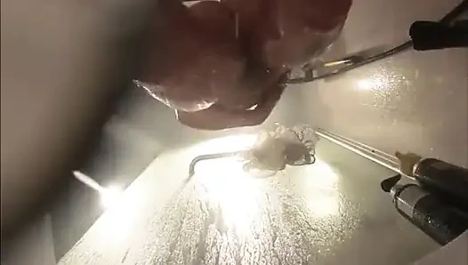 Üvey kız kardeşlerin banyosunda web kamerası. Erkek arkadaşıyla seks yaptıktan sonra ıslak amcık