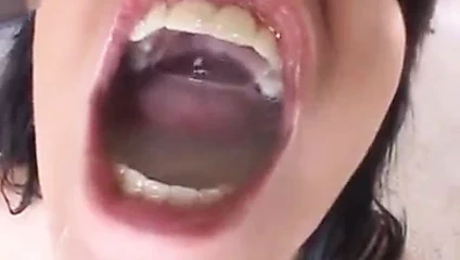 Taryn Thomas döl içiyor