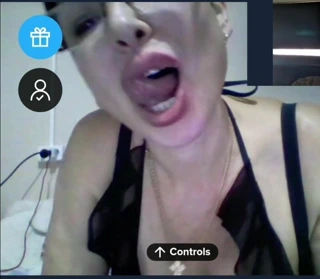 O emdi ve yaladı benim horoz ve beni cum web kamerası yaptı