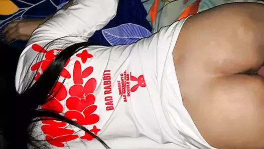 Küçük üvey kız kardeşimi evde siktim