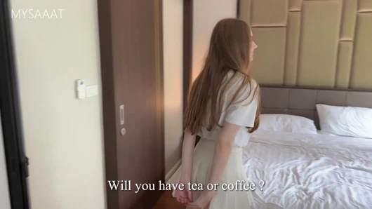 Tatilde bir kızla tanıştı ve otel odasında sikti