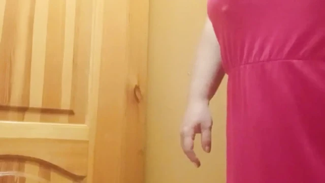 Bir komşu ziyarete geldi ve sikimi emiyor ağzıma boşalıyor