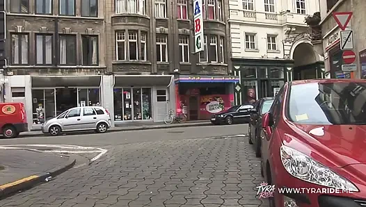 Yakın çekim dildo sokma ve buharlı yetişkin karşılaşmaları