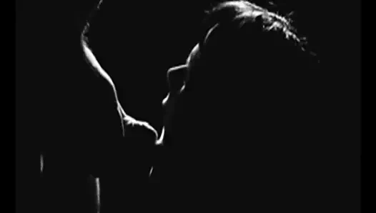 Karanlıkta patladı