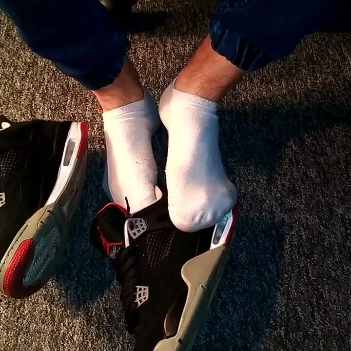 Spor ayakkabı oyunu ve boşalma jordan retro iv