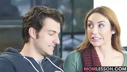 Sıcak üvey yasemin jae içeri girdi ve yardım etmek istedi