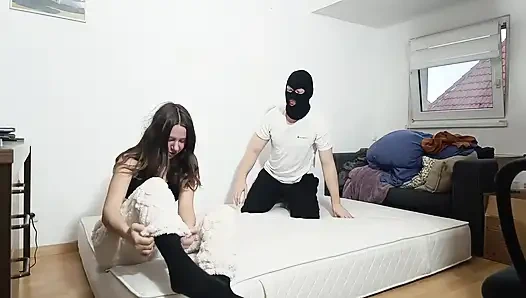 Gıdıklama güreşi maçı