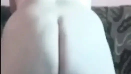 Şişman götle twerk yapıyor