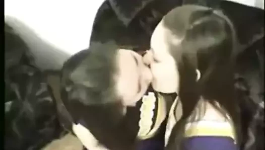 ateşli kızlar öpüşme