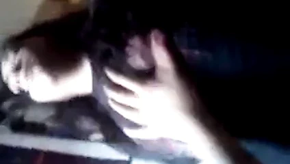 Küçük göğüslerim