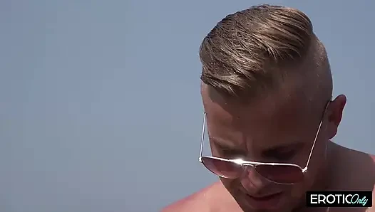 Cliffside açık havada sikişiyor - ıslak plaj sikişi