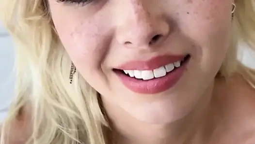Sarışın hatun Chloe Surreal gerçek kovboy kız gibi büyük bir yarağa biniyor