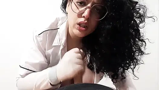 Fahişe doktor bana mutlu sonla bir sınav veriyor