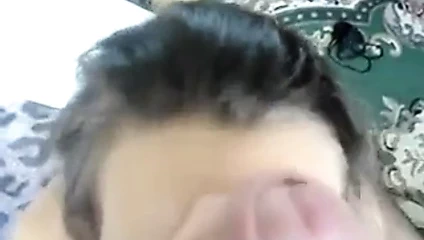 Amatör Rus güzel kız boşalmak üzerinde yüz