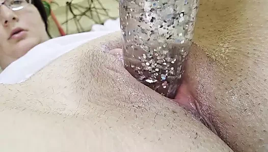 Edepsiz amcığıma kayıyor